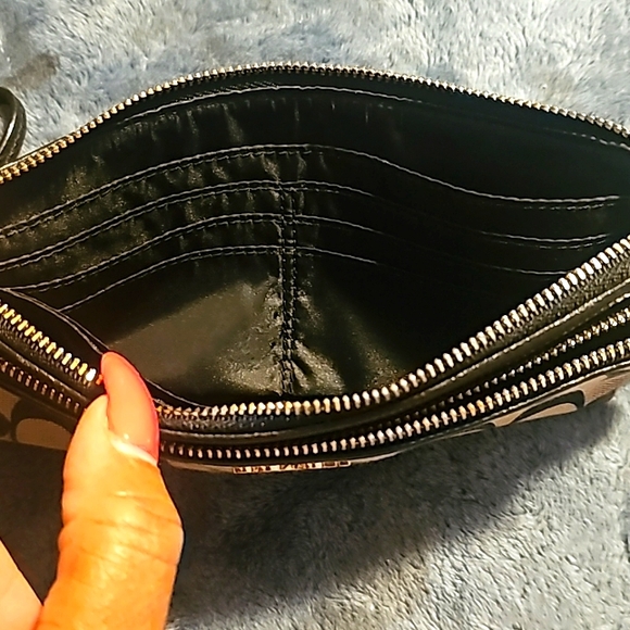 Coach Designer Signature C Style Wallet/Wristlet, Dual Compartments, Zip Closure - Picture 7 of 8